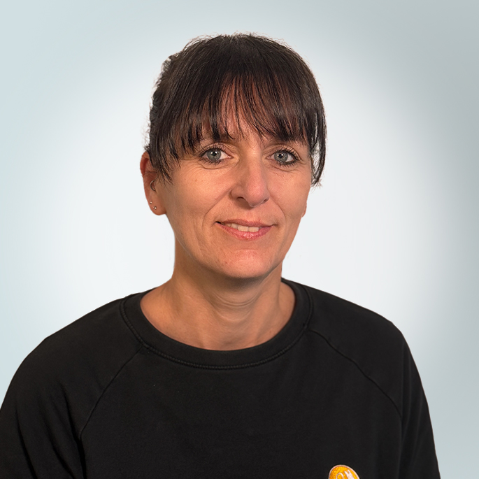 Henniger_Daniela_2025_grau